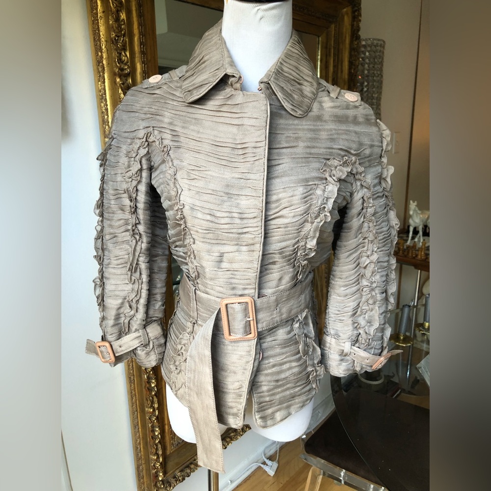Burberry beige ruffled jacket size 36